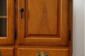 中古　横浜クラシック家具　ダニエル(Daniel)　アーリーアメリカン　A-206　気品漂うデザインが魅力のサイドボード　定価約64万円　(R-064746)