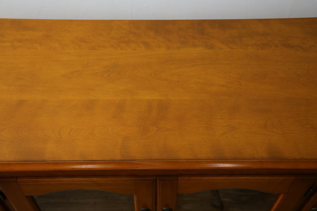 中古　横浜クラシック家具　ダニエル(Daniel)　アーリーアメリカン　A-206　気品漂うデザインが魅力のサイドボード　定価約64万円　(R-064746)