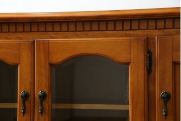 中古　横浜クラシック家具　ダニエル(Daniel)　アーリーアメリカン　A-206　気品漂うデザインが魅力のサイドボード　定価約64万円　(R-064746)