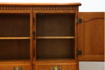 中古　横浜クラシック家具　ダニエル(Daniel)　アーリーアメリカン　A-206　気品漂うデザインが魅力のサイドボード　定価約64万円　(R-064746)