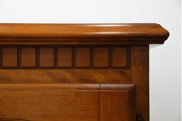 中古　横浜クラシック家具　ダニエル(Daniel)　アーリーアメリカン　A-206　気品漂うデザインが魅力のサイドボード　定価約64万円　(R-064746)