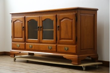 中古　横浜クラシック家具　ダニエル(Daniel)　アーリーアメリカン　A-206　気品漂うデザインが魅力のサイドボード　定価約64万円　(R-064746)