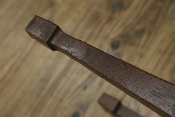 アメリカヴィンテージ　空間のアクセントになるハラコ革のスツール　(R-064752)