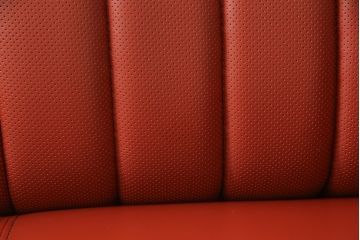 中古　美品　イタリア　Formitalia(フォルミタリア)　Lamborghini(ランボルギーニ)コレクション　鮮やかな赤が目を惹く本革2人掛けソファ(レザー、2Pソファ)(定価約90万円)(R-064838)