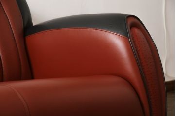中古　美品　イタリア　Formitalia(フォルミタリア)　Lamborghini(ランボルギーニ)コレクション　鮮やかな赤が目を惹く本革2人掛けソファ(レザー、2Pソファ)(定価約90万円)(R-064838)