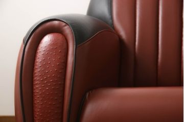 中古　美品　イタリア　Formitalia(フォルミタリア)　Lamborghini(ランボルギーニ)コレクション　鮮やかな赤が目を惹く本革2人掛けソファ(レザー、2Pソファ)(定価約90万円)(R-064838)