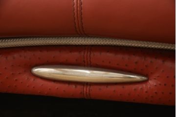 中古　美品　イタリア　Formitalia(フォルミタリア)　Lamborghini(ランボルギーニ)コレクション　鮮やかな赤が目を惹く本革2人掛けソファ(レザー、2Pソファ)(定価約90万円)(R-064838)