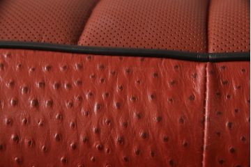 中古　美品　イタリア　Formitalia(フォルミタリア)　Lamborghini(ランボルギーニ)コレクション　鮮やかな赤が目を惹く本革2人掛けソファ(レザー、2Pソファ)(定価約90万円)(R-064838)