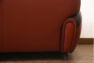 中古　美品　イタリア　Formitalia(フォルミタリア)　Lamborghini(ランボルギーニ)コレクション　鮮やかな赤が目を惹く本革2人掛けソファ(レザー、2Pソファ)(定価約90万円)(R-064838)