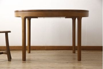 イギリスビンテージ　Nathan(ネイサン)社　チーク材　スタイリッシュなデザインが魅力的なエクステンションテーブル(ダイニングテーブル、拡張式テーブル、ラウンドテーブル、北欧、ヴィンテージ、2人掛け、4人掛け、6人掛け)(R-064839)