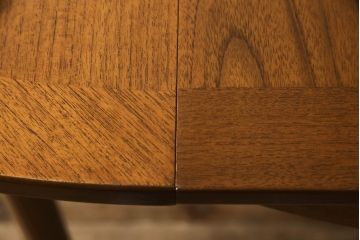 イギリスビンテージ　Nathan(ネイサン)社　チーク材　スタイリッシュなデザインが魅力的なエクステンションテーブル(ダイニングテーブル、拡張式テーブル、ラウンドテーブル、北欧、ヴィンテージ、2人掛け、4人掛け、6人掛け)(R-064839)