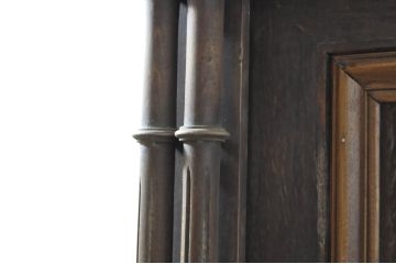 フランスアンティーク　型ガラスがお洒落!　品のある佇まいが目を惹くサイドキャビネット(収納棚、サイドボード、戸棚、飾り棚、カウンターテーブル)(R-064852)