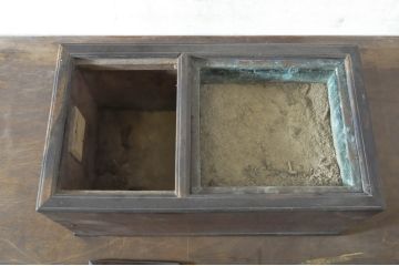 和製アンティーク　欅(ケヤキ)材・桐材・黒柿!　月日を経た木の風合いが味わい深い火屋付き煙草盆(たばこ盆、タバコ盆)(R-064855)