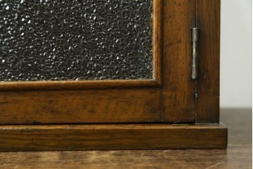 和製アンティーク　ダイヤガラス　懐かしい雰囲気が魅力的な扉付きの小さな収納箱　(R-064856)