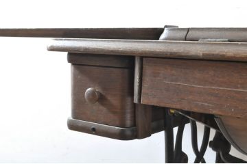 ジャンク品　SINGER(シンガー)社　お洒落なアンティークの空間を演出するシンガーミシン(ミシンテーブル、サイドテーブル、ミシン台、足踏み、ディスプレイ)(R-064862)