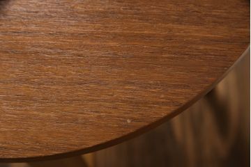 イギリスビンテージ　優しい木の温もり溢れるチーク材製のバタフライサイドテーブル(カフェテーブル、コーヒーテーブル、折りたたみテーブル、折り畳み、ラウンドテーブル、丸テーブル、花台、飾り台、店舗什器、ヴィンテージ)(R-064866)