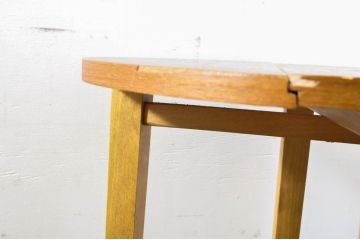 イギリスビンテージ　優しい木の温もり溢れるチーク材製のバタフライサイドテーブル(カフェテーブル、コーヒーテーブル、折りたたみテーブル、折り畳み、ラウンドテーブル、丸テーブル、花台、飾り台、店舗什器、ヴィンテージ)(R-064867)