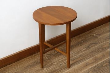 イギリスビンテージ　優しい木の温もり溢れるチーク材製のバタフライサイドテーブル(カフェテーブル、コーヒーテーブル、折りたたみテーブル、折り畳み、ラウンドテーブル、丸テーブル、花台、飾り台、店舗什器、ヴィンテージ)(R-064870)