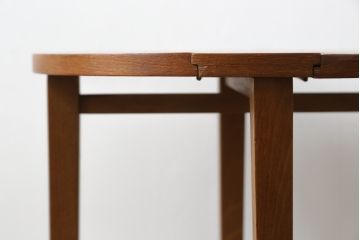イギリスビンテージ　優しい木の温もり溢れるチーク材製のバタフライサイドテーブル(カフェテーブル、コーヒーテーブル、折りたたみテーブル、折り畳み、ラウンドテーブル、丸テーブル、花台、飾り台、店舗什器、ヴィンテージ)(R-064870)