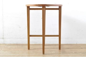 イギリスビンテージ　優しい木の温もり溢れるチーク材製のバタフライサイドテーブル(カフェテーブル、コーヒーテーブル、折りたたみテーブル、折り畳み、ラウンドテーブル、丸テーブル、花台、飾り台、店舗什器、ヴィンテージ)(R-064873)