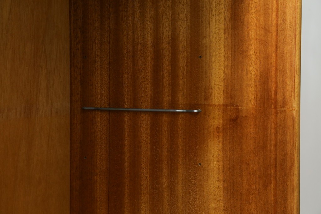 イギリスヴィンテージ　チーク材　人気のデザイン!　nathan(ネイサン)社製　チーク材の温もり溢れるキャビネット　(R-064874)