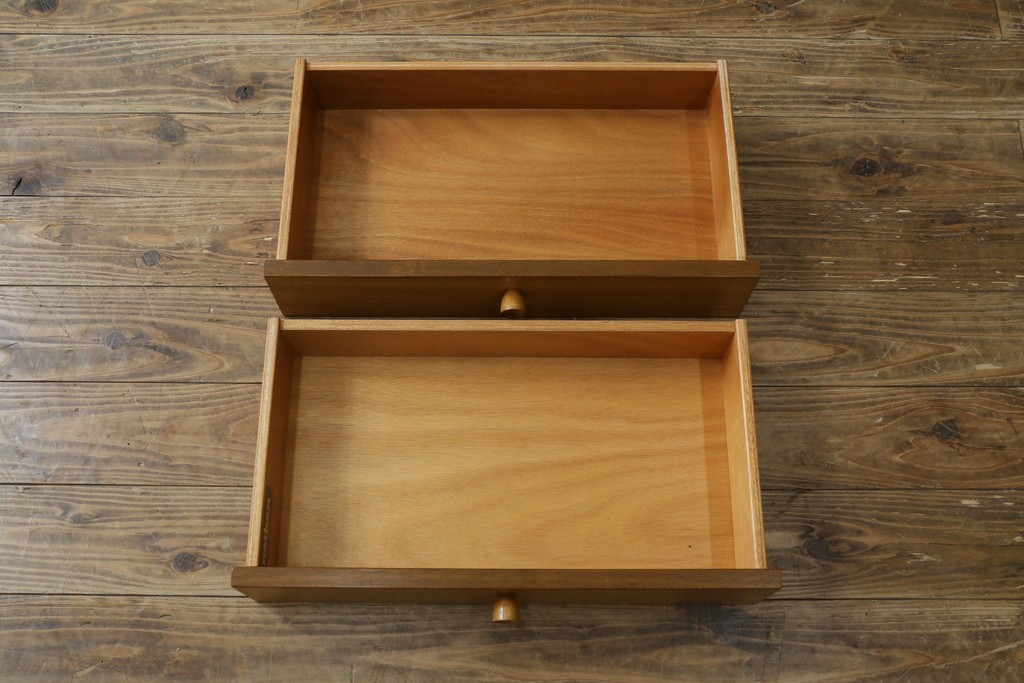 イギリスヴィンテージ　チーク材　人気のデザイン!　nathan(ネイサン)社製　チーク材の温もり溢れるキャビネット　(R-064874)