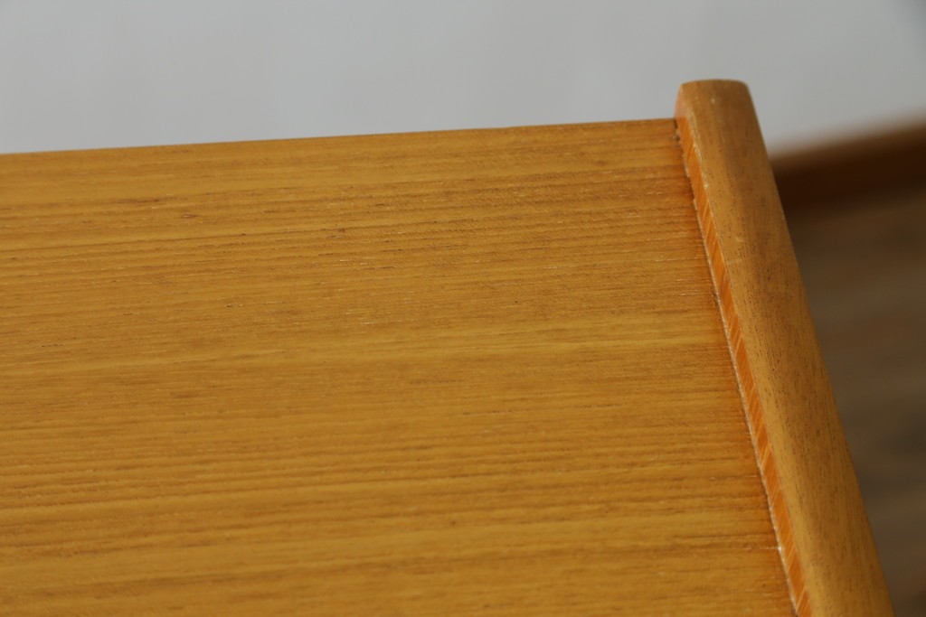 イギリスヴィンテージ　チーク材　人気のデザイン!　nathan(ネイサン)社製　チーク材の温もり溢れるキャビネット　(R-064874)