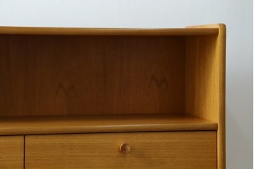 イギリスヴィンテージ　チーク材　人気のデザイン!　nathan(ネイサン)社製　チーク材の温もり溢れるキャビネット　(R-064874)