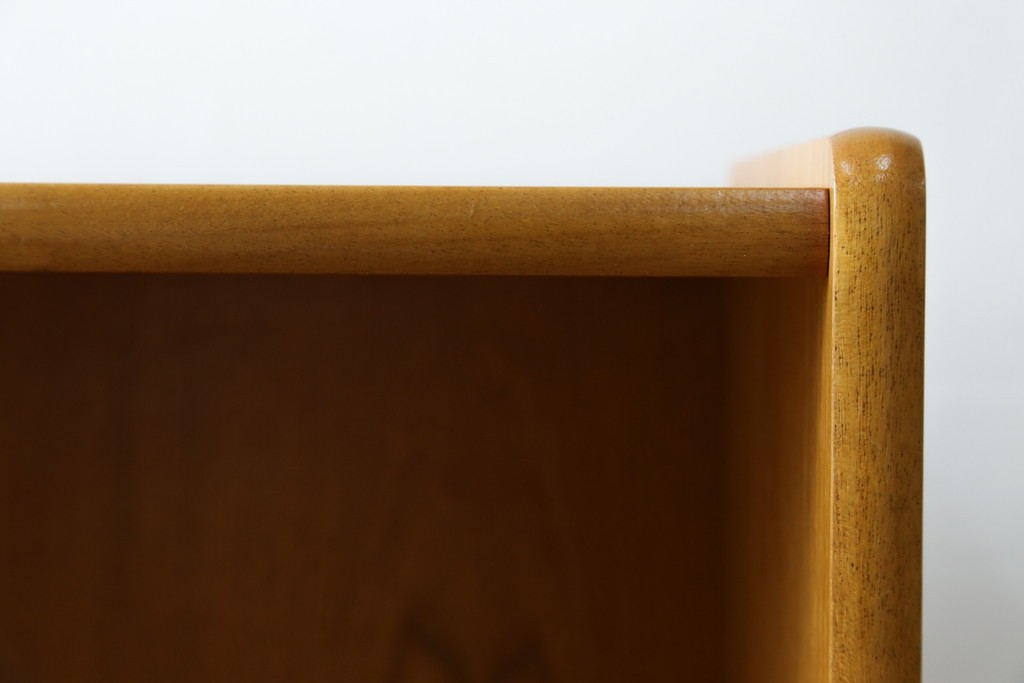 イギリスヴィンテージ　チーク材　人気のデザイン!　nathan(ネイサン)社製　チーク材の温もり溢れるキャビネット　(R-064874)