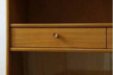 イギリスヴィンテージ　チーク材　人気のデザイン!　nathan(ネイサン)社製　チーク材の温もり溢れるキャビネット　(R-064874)