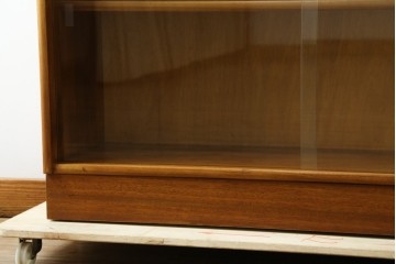 イギリスヴィンテージ　チーク材　人気のデザイン!　nathan(ネイサン)社製　チーク材の温もり溢れるキャビネット　(R-064874)