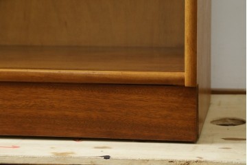 イギリスヴィンテージ　チーク材　人気のデザイン!　nathan(ネイサン)社製　チーク材の温もり溢れるキャビネット　(R-064874)