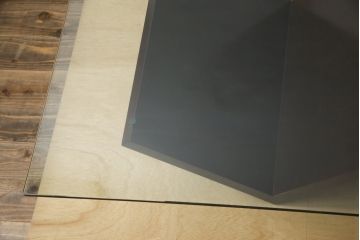 中古　arflex(アルフレックス)　MONTAGNA(モンターニャ)　W字型の脚のデザインがお洒落なセンターテーブル(ガラステーブル、ローテーブル、カクテルテーブル、カフェテーブル)(定価約20万円)(R-064881)