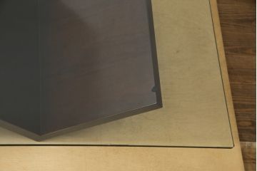 中古　arflex(アルフレックス)　MONTAGNA(モンターニャ)　W字型の脚のデザインがお洒落なセンターテーブル(ガラステーブル、ローテーブル、カクテルテーブル、カフェテーブル)(定価約20万円)(R-064881)