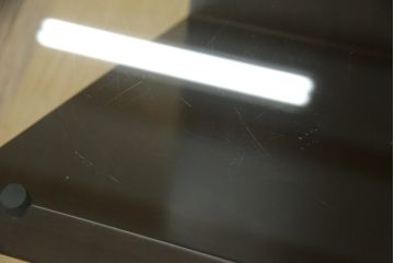 中古　arflex(アルフレックス)　MONTAGNA(モンターニャ)　W字型の脚のデザインがお洒落なセンターテーブル(ガラステーブル、ローテーブル、カクテルテーブル、カフェテーブル)(定価約20万円)(R-064881)