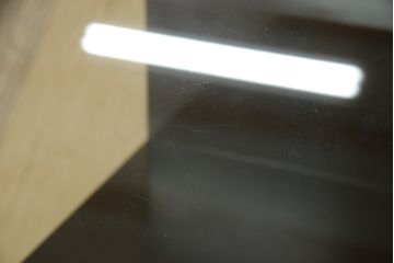 中古　arflex(アルフレックス)　MONTAGNA(モンターニャ)　W字型の脚のデザインがお洒落なセンターテーブル(ガラステーブル、ローテーブル、カクテルテーブル、カフェテーブル)(定価約20万円)(R-064881)