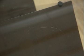 中古　arflex(アルフレックス)　MONTAGNA(モンターニャ)　W字型の脚のデザインがお洒落なセンターテーブル(ガラステーブル、ローテーブル、カクテルテーブル、カフェテーブル)(定価約20万円)(R-064881)