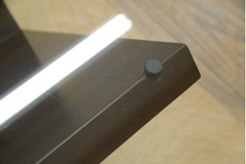 中古　arflex(アルフレックス)　MONTAGNA(モンターニャ)　W字型の脚のデザインがお洒落なセンターテーブル(ガラステーブル、ローテーブル、カクテルテーブル、カフェテーブル)(定価約20万円)(R-064881)