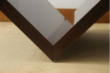 中古　arflex(アルフレックス)　MONTAGNA(モンターニャ)　W字型の脚のデザインがお洒落なセンターテーブル(ガラステーブル、ローテーブル、カクテルテーブル、カフェテーブル)(定価約20万円)(R-064881)