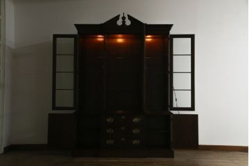 中古　美品　DREXEL HERITAGE(ドレクセルヘリテイジ)　高級感漂う上品なデザインのキャビネット(チャイナキャビネット、収納棚、戸棚、飾り棚、陳列棚、食器棚、カップボード)(R-064882)