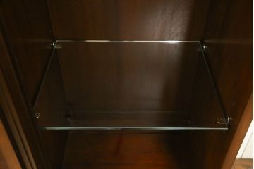 中古　美品　DREXEL HERITAGE(ドレクセルヘリテイジ)　高級感漂う上品なデザインのキャビネット(チャイナキャビネット、収納棚、戸棚、飾り棚、陳列棚、食器棚、カップボード)(R-064882)