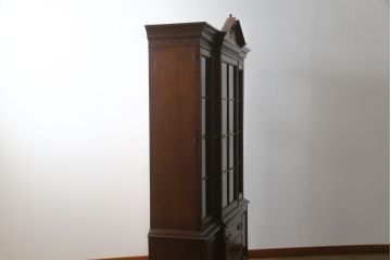 中古　美品　DREXEL HERITAGE(ドレクセルヘリテイジ)　高級感漂う上品なデザインのキャビネット(チャイナキャビネット、収納棚、戸棚、飾り棚、陳列棚、食器棚、カップボード)(R-064882)