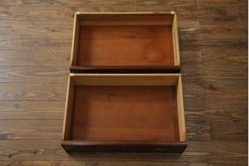 中古　美品　DREXEL HERITAGE(ドレクセルヘリテイジ)　高級感漂う上品なデザインのキャビネット(チャイナキャビネット、収納棚、戸棚、飾り棚、陳列棚、食器棚、カップボード)(R-064882)