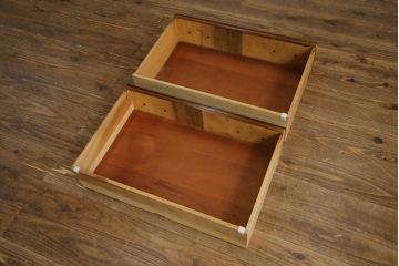 中古　美品　DREXEL HERITAGE(ドレクセルヘリテイジ)　高級感漂う上品なデザインのキャビネット(チャイナキャビネット、収納棚、戸棚、飾り棚、陳列棚、食器棚、カップボード)(R-064882)