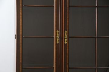 中古　美品　DREXEL HERITAGE(ドレクセルヘリテイジ)　高級感漂う上品なデザインのキャビネット(チャイナキャビネット、収納棚、戸棚、飾り棚、陳列棚、食器棚、カップボード)(R-064882)