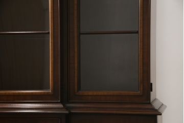 中古　美品　DREXEL HERITAGE(ドレクセルヘリテイジ)　高級感漂う上品なデザインのキャビネット(チャイナキャビネット、収納棚、戸棚、飾り棚、陳列棚、食器棚、カップボード)(R-064882)