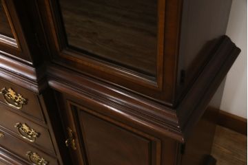 中古　美品　DREXEL HERITAGE(ドレクセルヘリテイジ)　高級感漂う上品なデザインのキャビネット(チャイナキャビネット、収納棚、戸棚、飾り棚、陳列棚、食器棚、カップボード)(R-064882)
