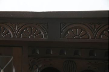 イギリスビンテージ　エルム材　クラシカルな佇まいが魅力のステンドグラス入りサイドキャビネット(収納棚、戸棚、飾り棚、サイドボード、ヴィンテージ)(R-064883)