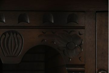 イギリスビンテージ　エルム材　クラシカルな佇まいが魅力のステンドグラス入りサイドキャビネット(収納棚、戸棚、飾り棚、サイドボード、ヴィンテージ)(R-064883)