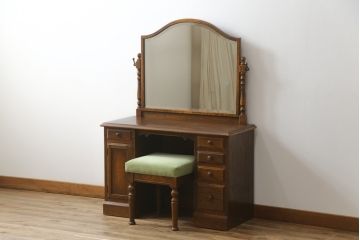 中古　美品　三越家具(現カントリーハウス)　Brugge(ブルージュ)　オーク材　クラシカルな雰囲気漂うドレッサーとスツールのセット(鏡台、ミラー、イス、椅子)(定価約33万円)(R-064886)